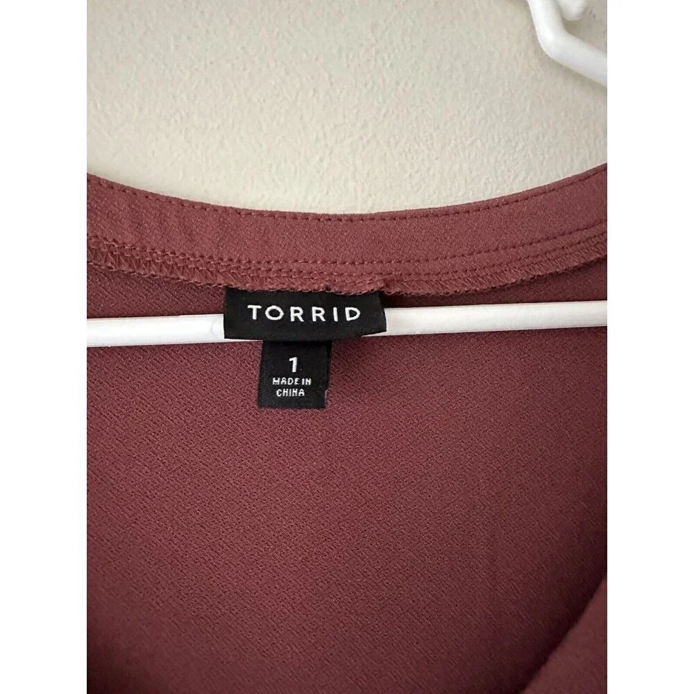 Torrid Maroon Studio Knit Button Front V Neck Top Womens Size 1 (14-16) - Picture 4 of 9